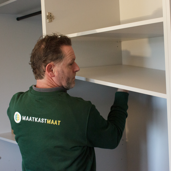 Kast op maat plaatsen